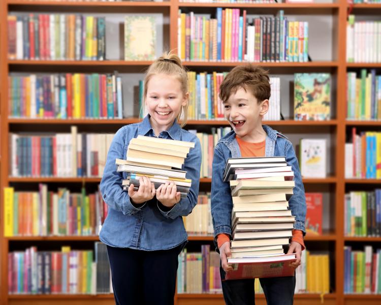 kids with books in the libary